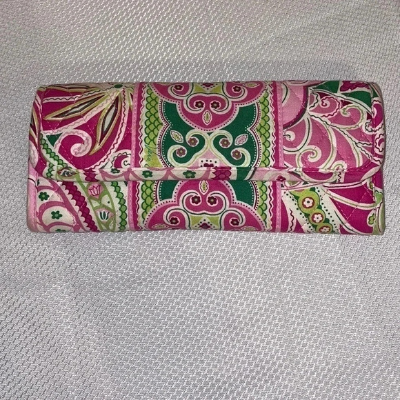 Vera Bradley women’s wallet retired pinwheel pink sleek pattern fabric - Picture 1 of 4